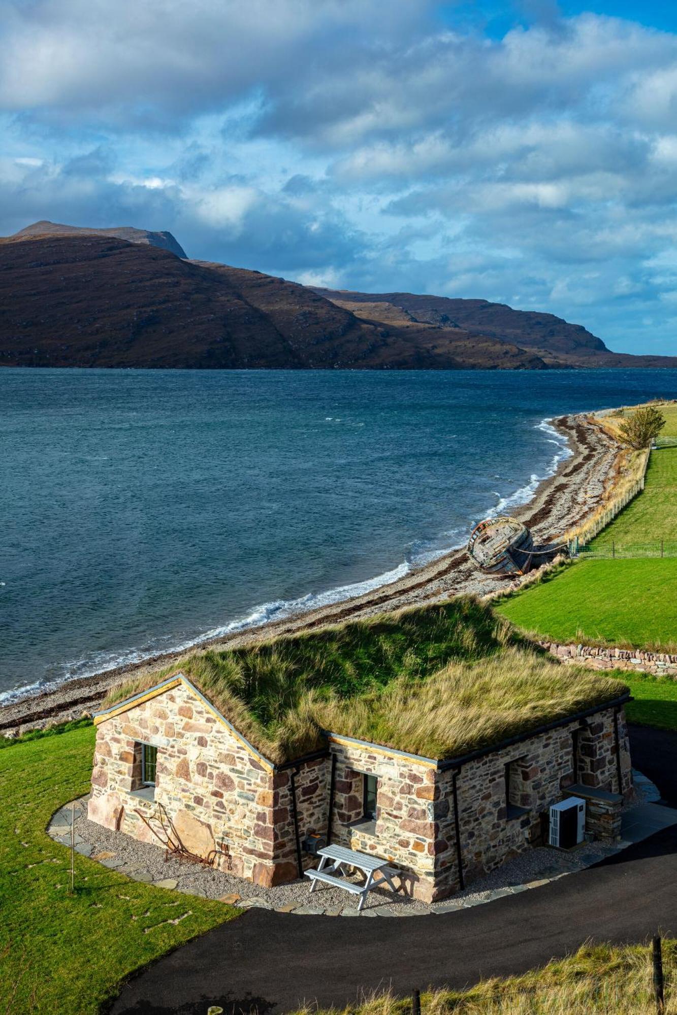 The Ruin - Wood Fired Hot Tub - Lochside - Dog Friendly Villa Ullapool Exterior photo