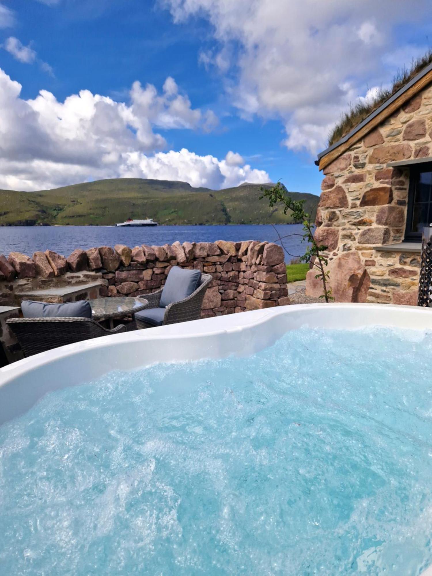 The Ruin - Wood Fired Hot Tub - Lochside - Dog Friendly Villa Ullapool Exterior photo