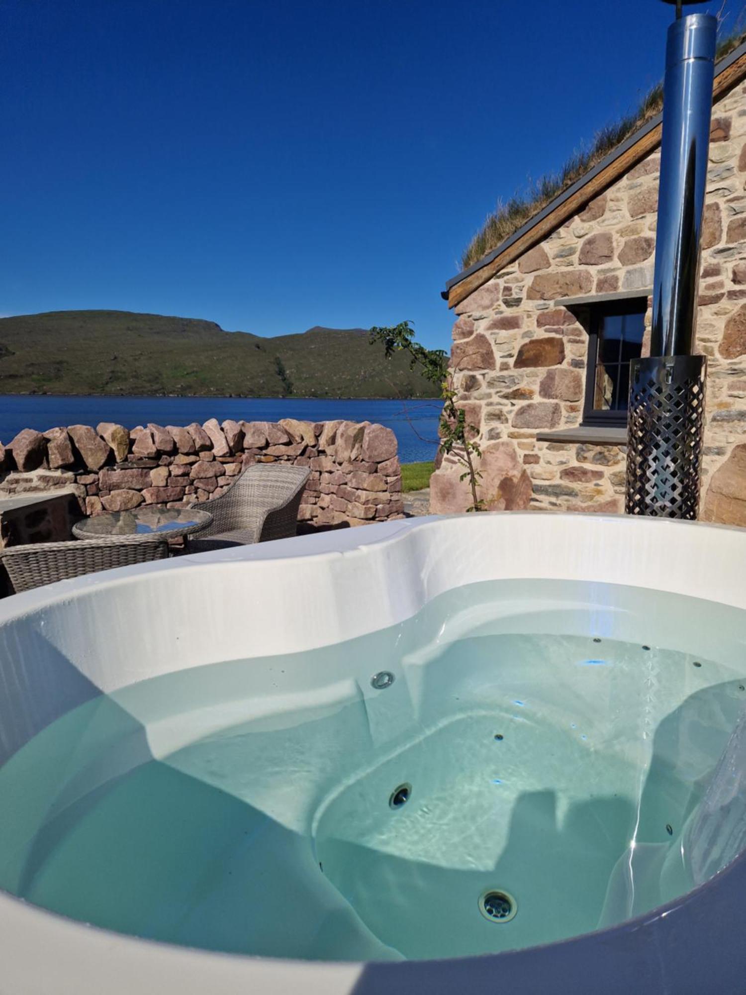 The Ruin - Wood Fired Hot Tub - Lochside - Dog Friendly Villa Ullapool Exterior photo