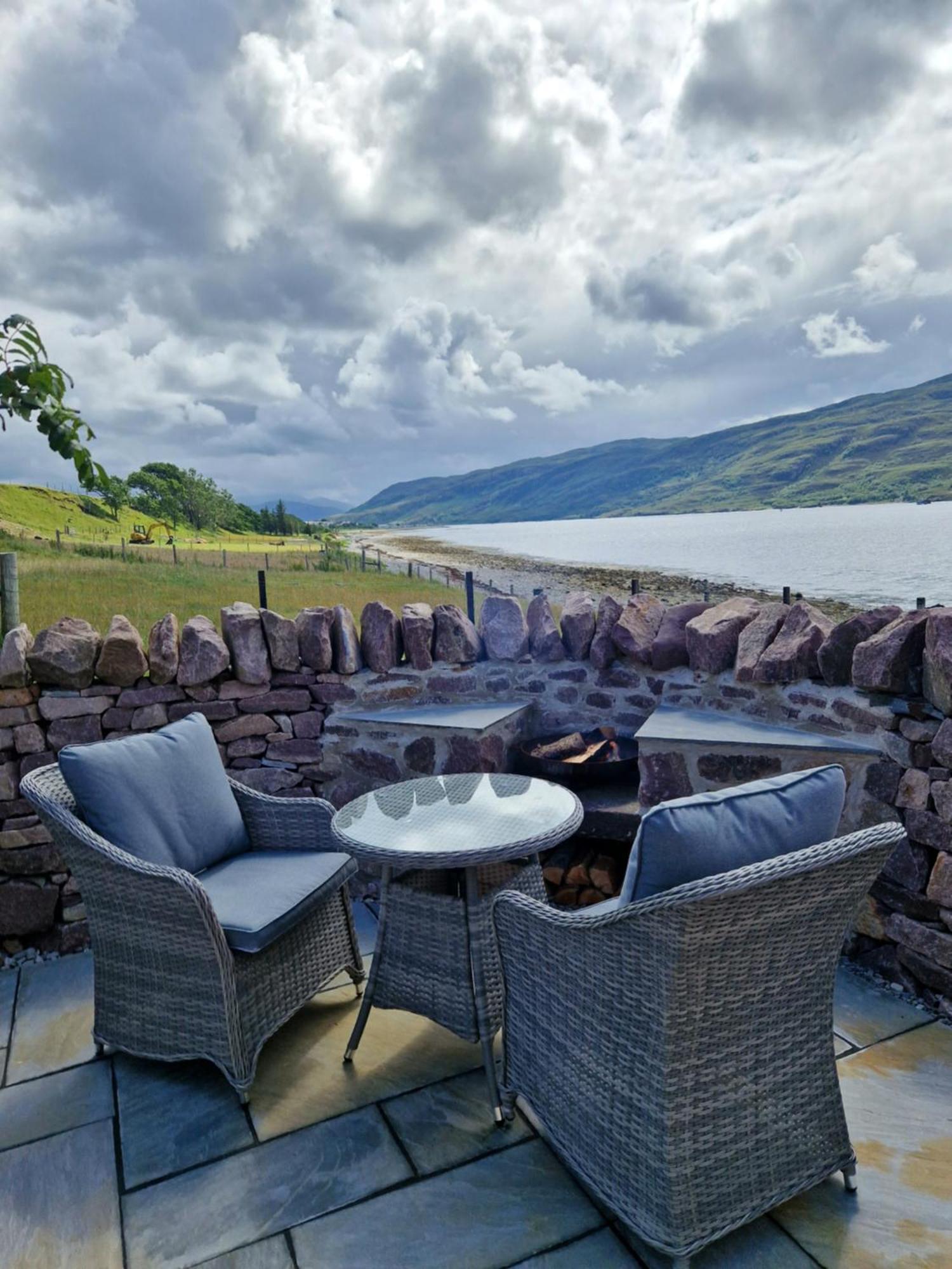 The Ruin - Wood Fired Hot Tub - Lochside - Dog Friendly Villa Ullapool Exterior photo